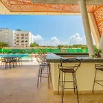 New Complex Resort Style With Amenities Near Downtown 7Min