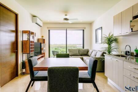 Сasa de vacaciones New Complex Style With Amenities Near Downtown 7min