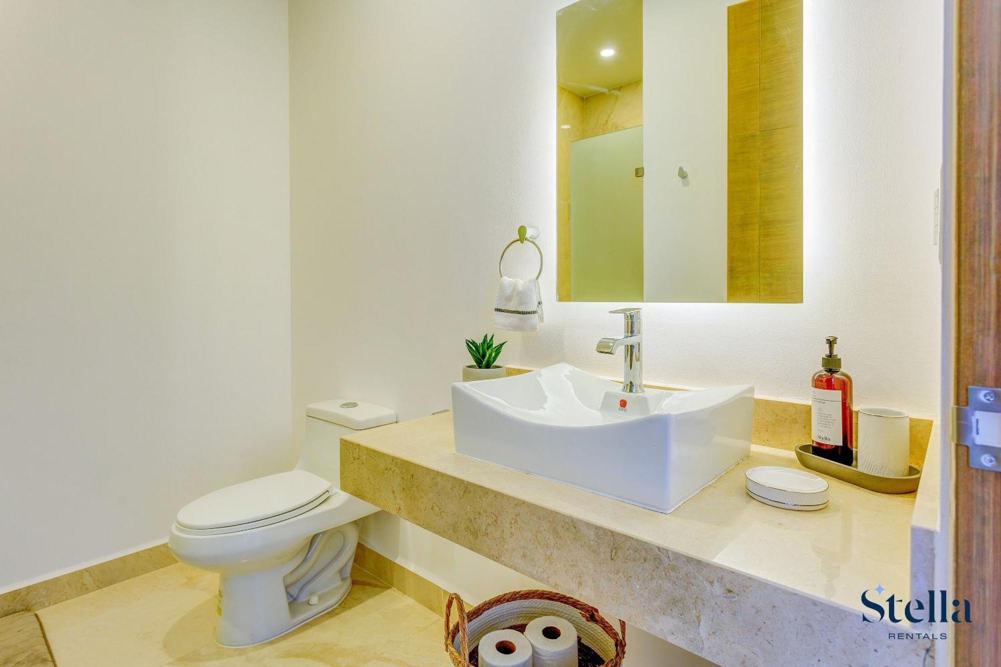 New Complex Style With Amenities Near Downtown 7min